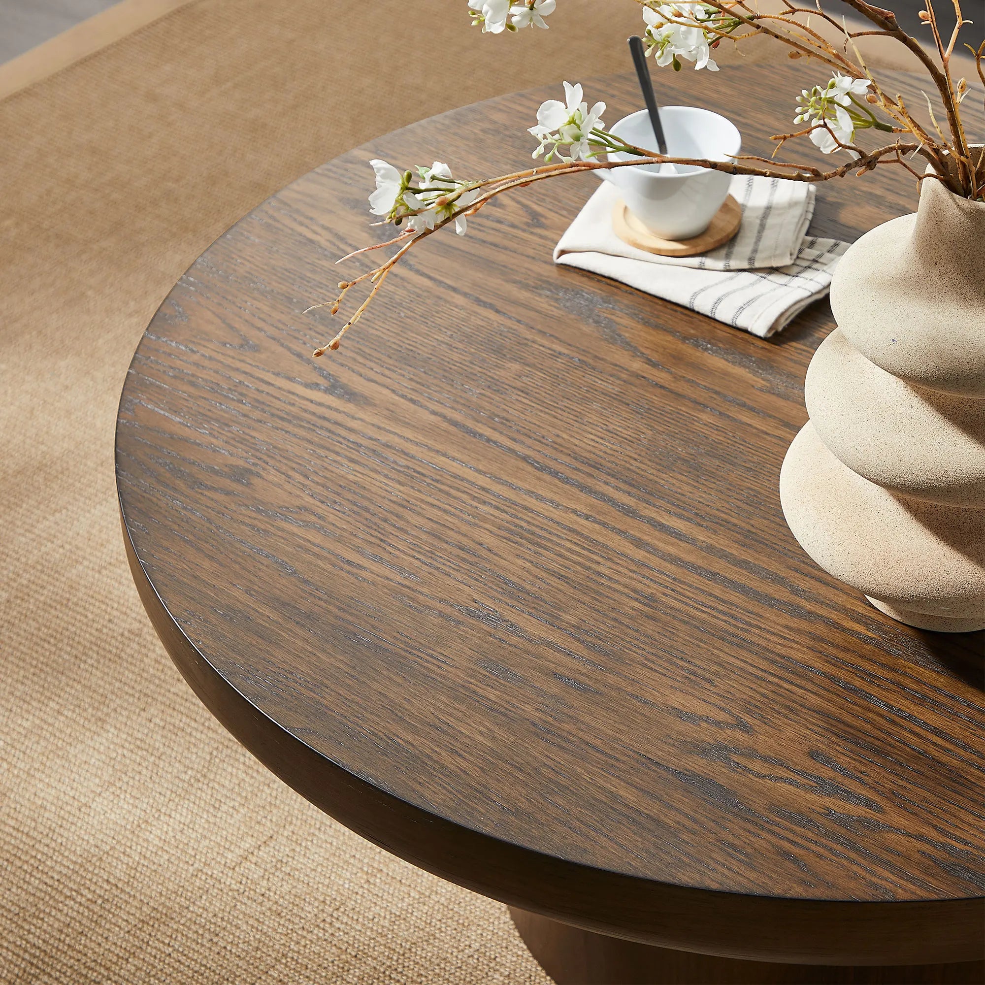 Modern Durable Round Coffee Table with Cylindrical Legs and Wood Veneer Top Rounded Sofa Side Table for Living Room & Office